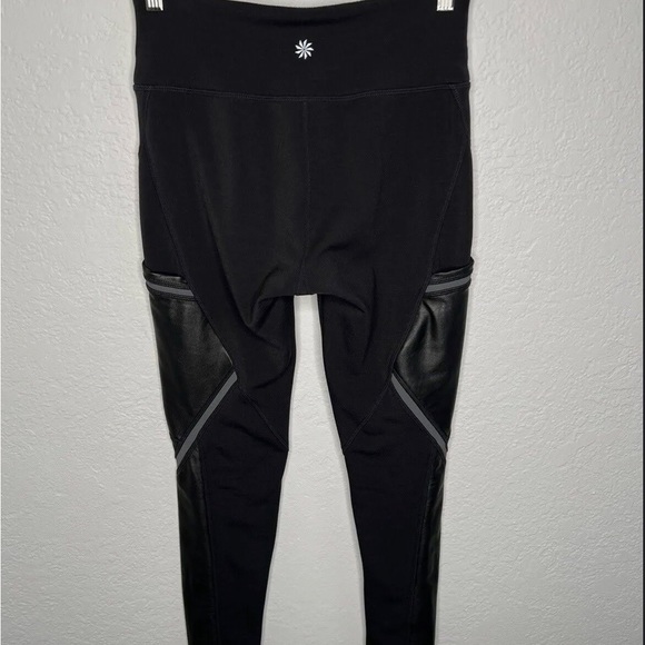 SOLD Athleta Cozy Urban Fleece Lines Leggings black/small - Picture 3 of 6